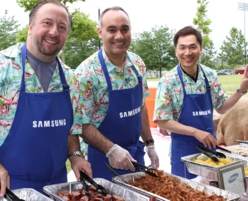 Samsung Leaders Serving Lunch to Employees