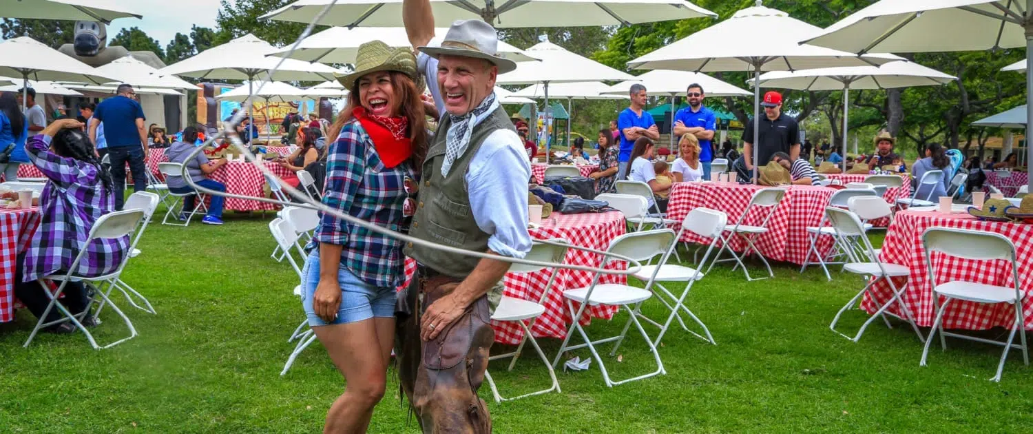 Lasso Trick Roper Performance Gets Guests Immersed in Western Experience