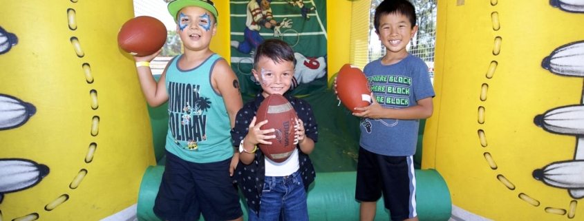 Sports Inflatable Bounce House with Face Painting Sports Inflatable Bounce House with Face Painting